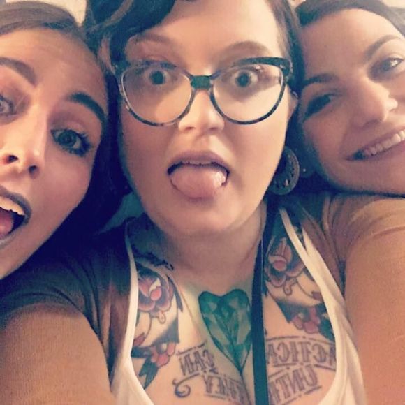 Meet your Posher, Jessica - Picture 1 of 1